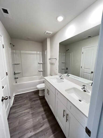 Building Photo - 1112 Broholmer Ln