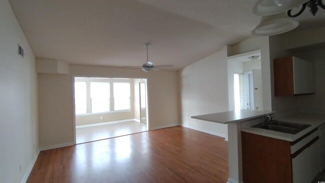 Building Photo - 2269J Essex Dr