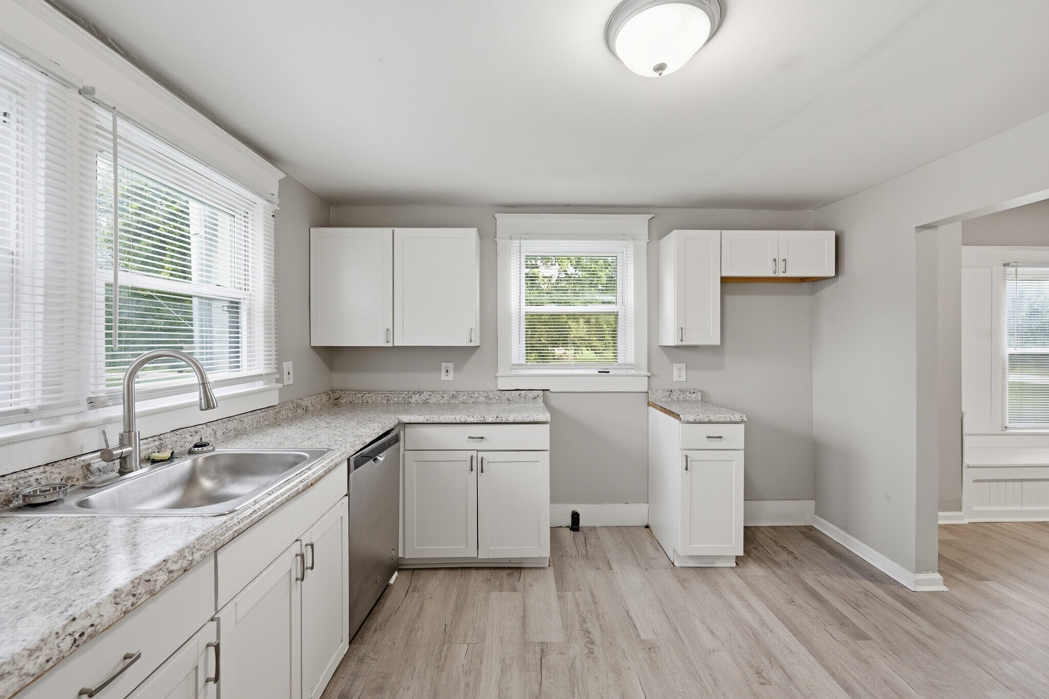 Building Photo - 3204 S Crums Ln
