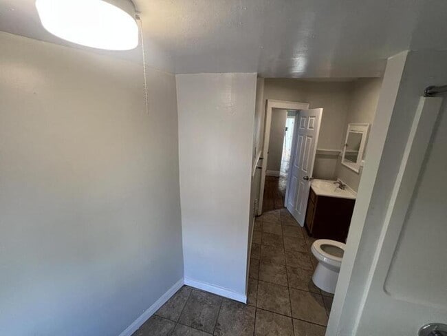 Building Photo - 65 Woodlawn St