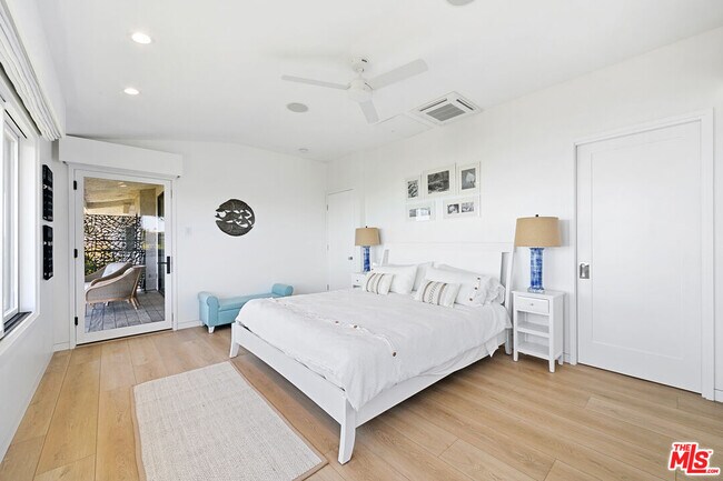 Building Photo - 6817 Seawatch Ln