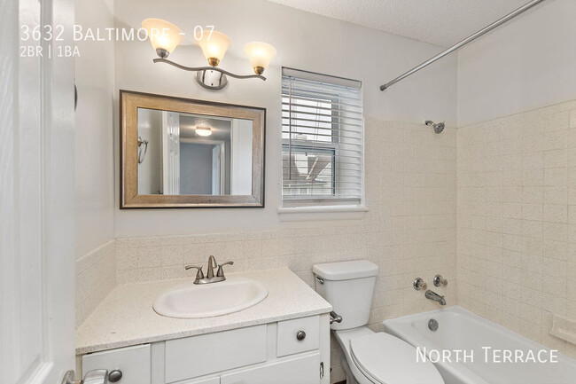 Building Photo - ?? Modern 2BR Near Westport with a Chill B...