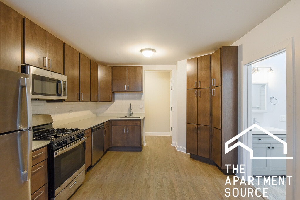 Building Photo - 3405 W Fullerton Ave