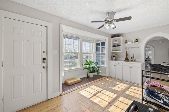 Building Photo - 1202 E 29th St