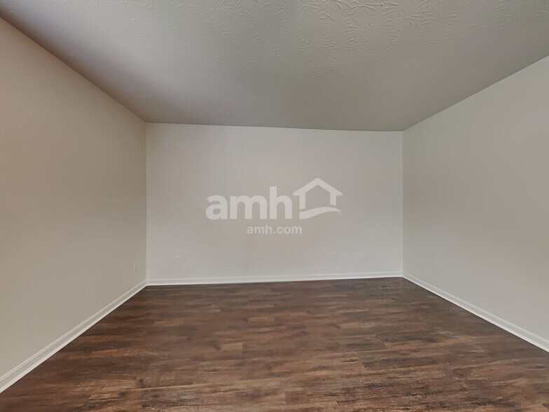 Building Photo - 628 Buckshire Glen