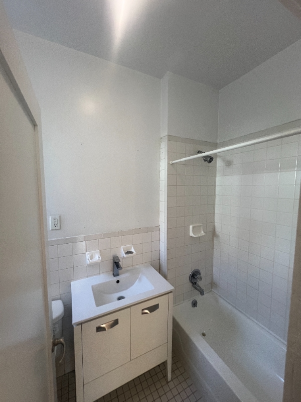 Building Photo - 302 Osborne Terrace