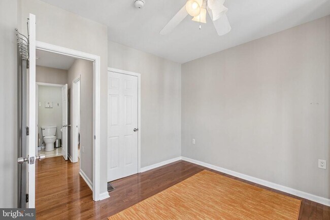 Building Photo - 2220 Cantrell St