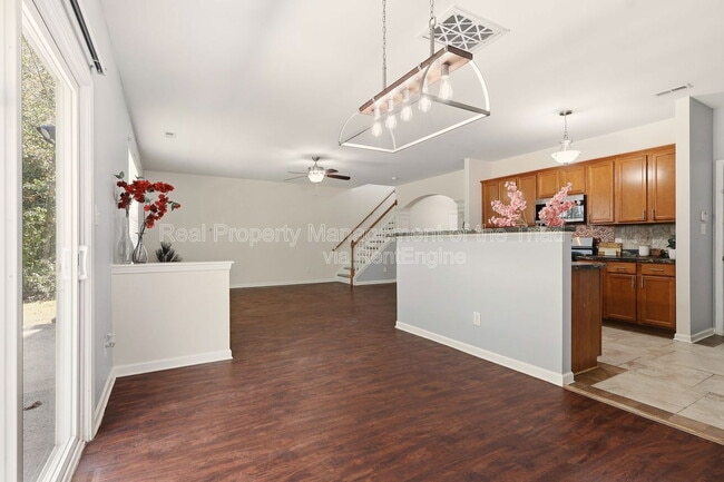 Building Photo - 5472 Shirley Jean Ct