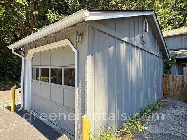Building Photo - Quaint 2BR 1.5BA Condo in the Vineyards