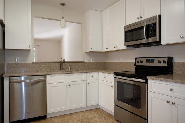 Building Photo - 96679 Commodore Point Dr