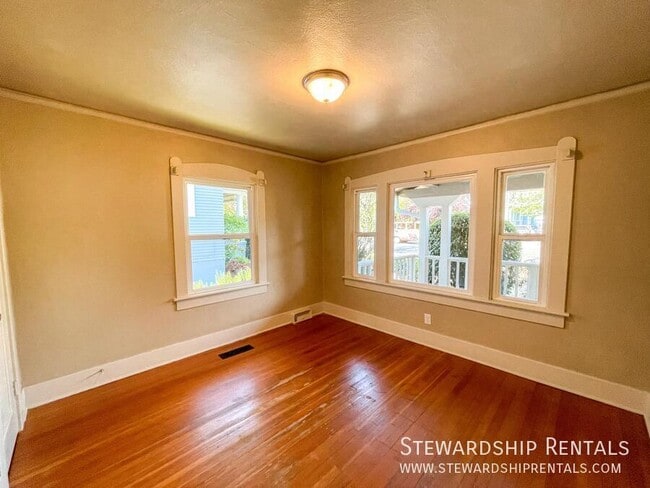 Building Photo - 1745 Olive St