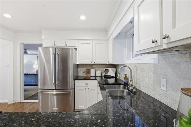 Building Photo - 2070 Drew Valley Rd NE