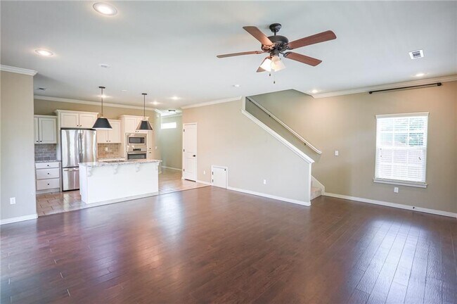 Building Photo - 626 N Tennyson Ln