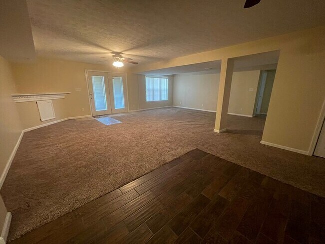Building Photo - 5BD/4BA Single Family Home