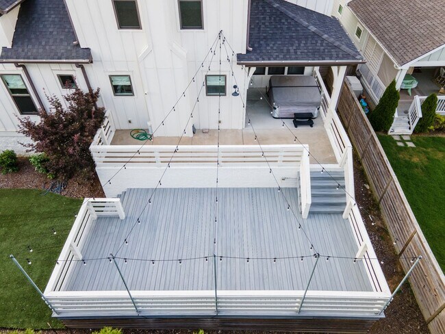 Building Photo - **LIKE-NEW, HIGH-END EXECUTIVE HOME WITH INCREDIBLE OUTDOOR ENTERTAINING IN IDEAL LOCATION**