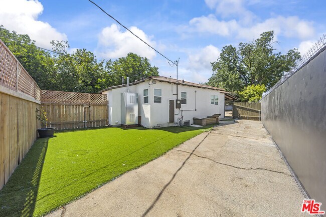 Building Photo - 20841 Community St