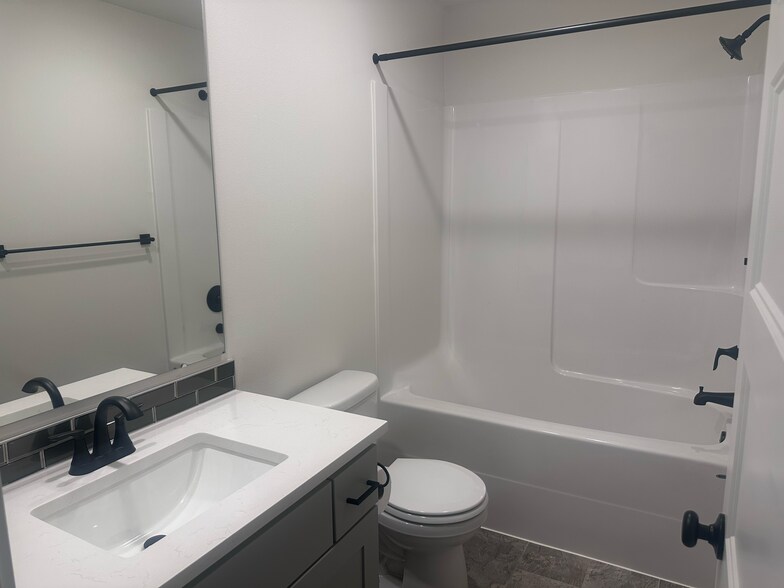 Building Photo - 12113 127th Ave E