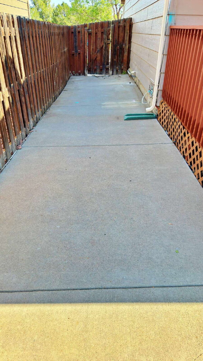 Building Photo - Fantastic Updated 3 Bed 3 Bath in Cherry Creek Schools Great Backyard 2 Car Garage