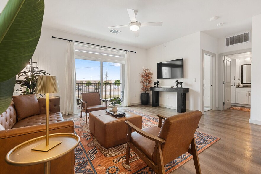 Building Photo - 1301 Leah Ave