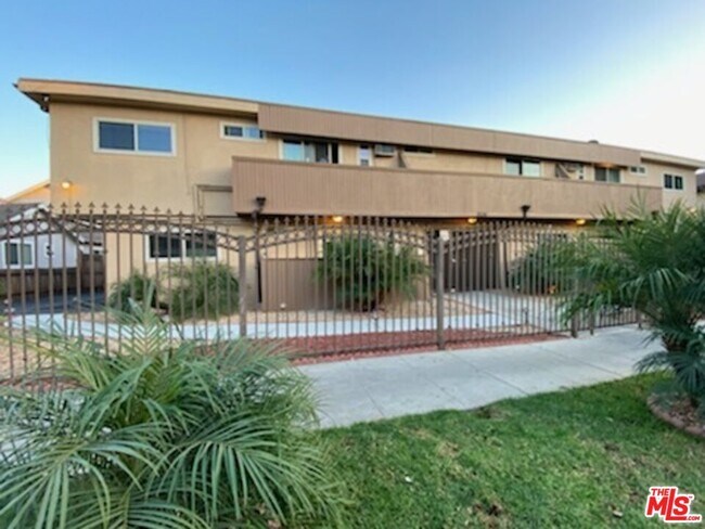 Building Photo - 3224 Chapman St