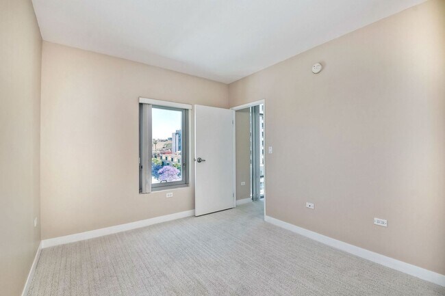 Building Photo - 425 W Beech St