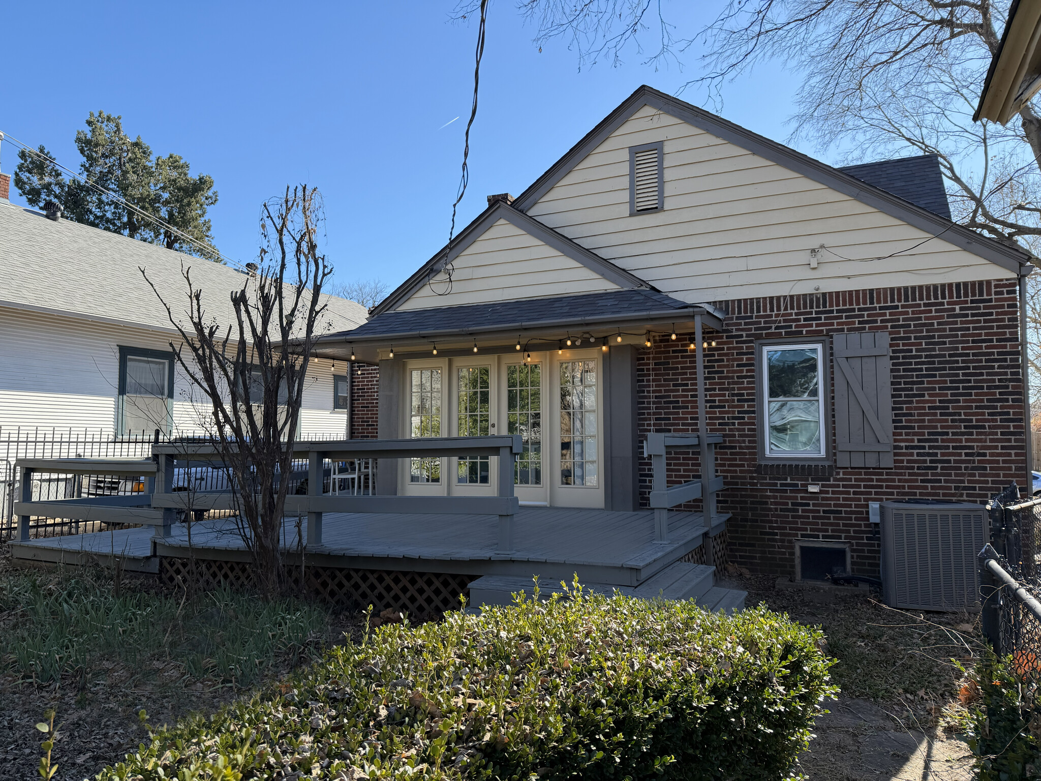 Building Photo - 2023 E 14th Pl