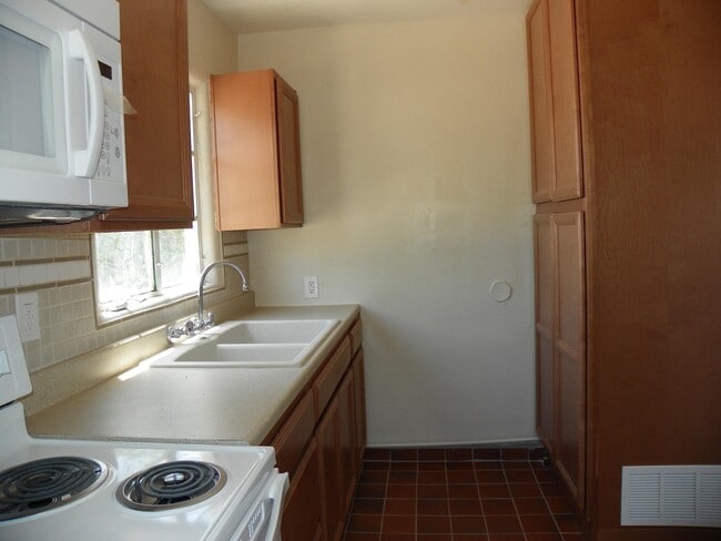 Building Photo - 522 14th St NW