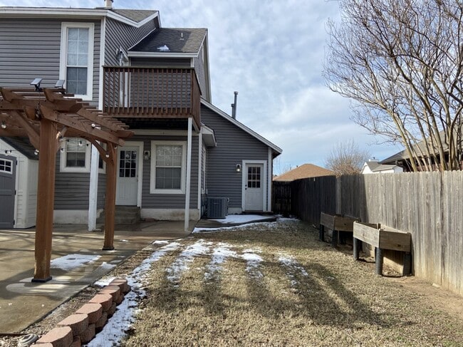 Building Photo - 3503 S Dogwood Ave