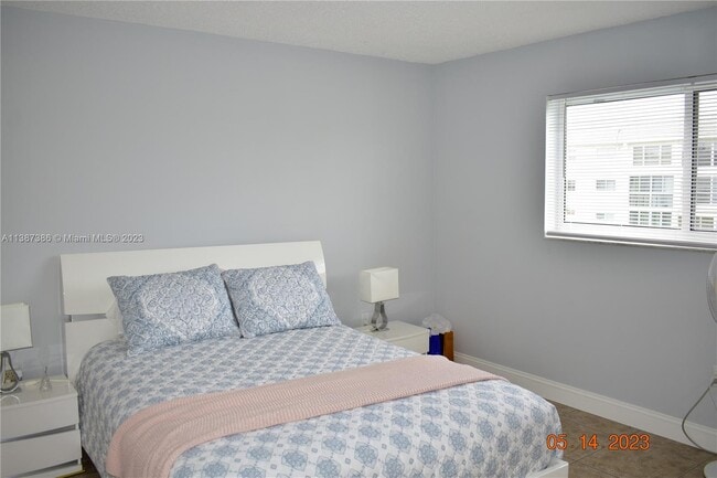 Building Photo - 8590 Sunrise Lakes Blvd