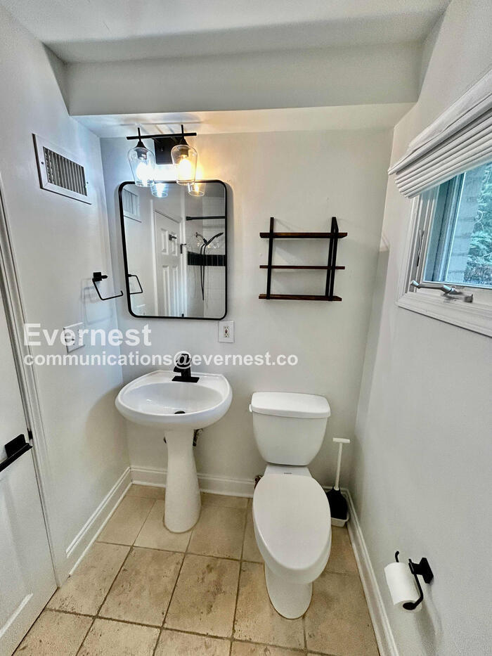 Building Photo - 798 St Charles Ave NE