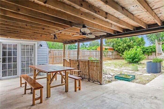 Building Photo - 3173 Baybrook Dr