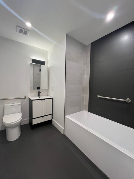 Building Photo - 237 Clinton Ave