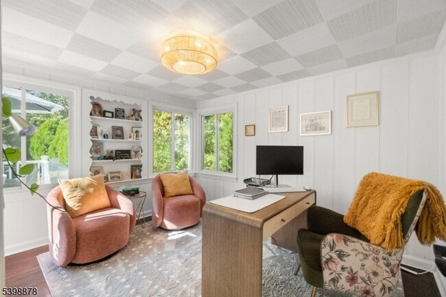 Building Photo - 24 E Harrison Pl