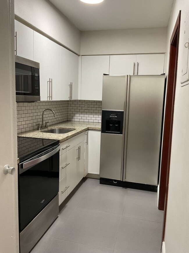 Building Photo - Great Location! Great Price! Call for Spec...