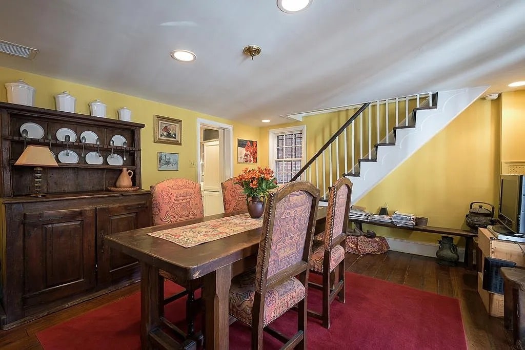 Building Photo - 1310 33rd St NW