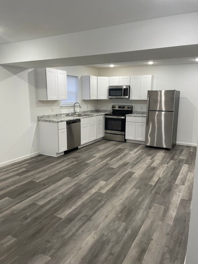 Building Photo - Townhomes Now Available in Strafford MO!