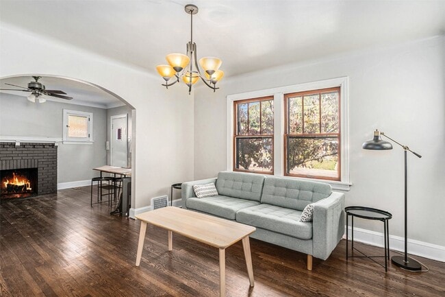 Building Photo - 51 S Laclede Station Rd