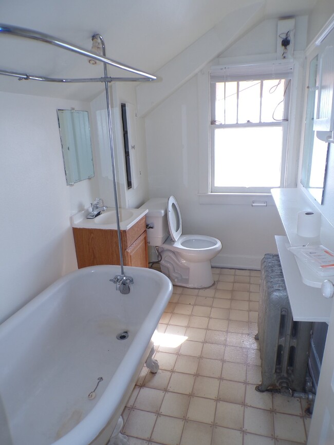 Building Photo - Capitol Hill - 1 Bedroom, 1 Bathroom (644M...