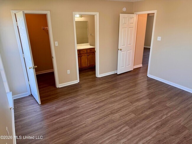 Building Photo - 1664 Madison Cove E