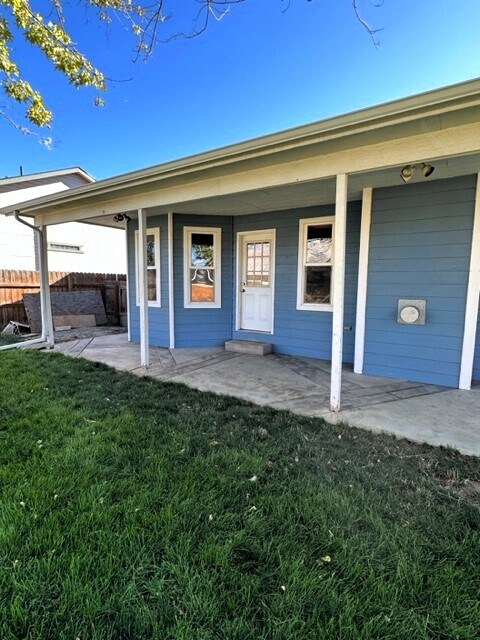 Building Photo - 425 Gold Rush Dr