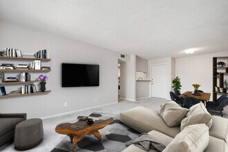 Building Photo - 10110 Forum W Dr