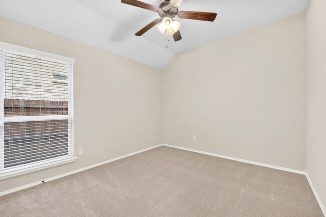 Building Photo - 217 Rugby Ln