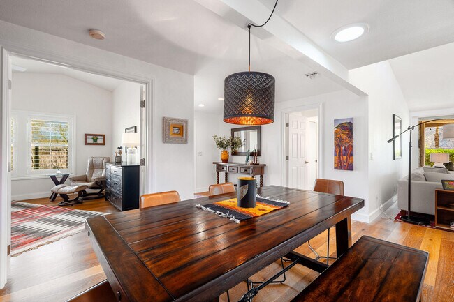 Building Photo - 48910 Noline Pl