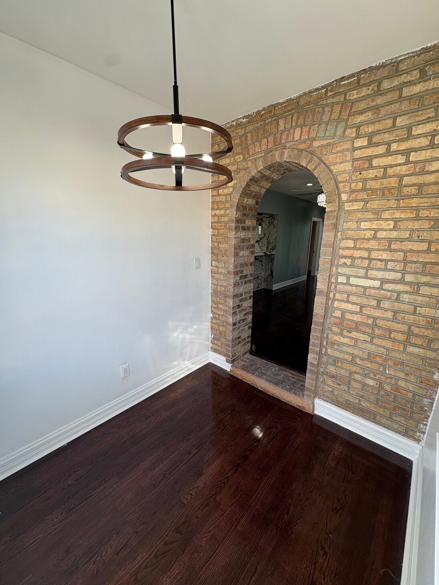 Building Photo - 2026 W McLean Ave