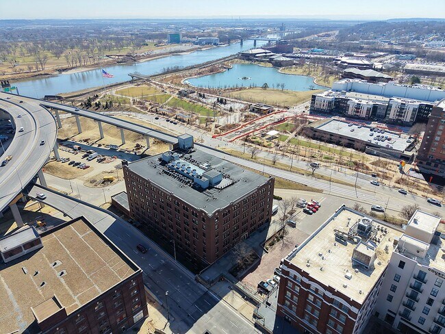 Building Photo - Beebe Runyan