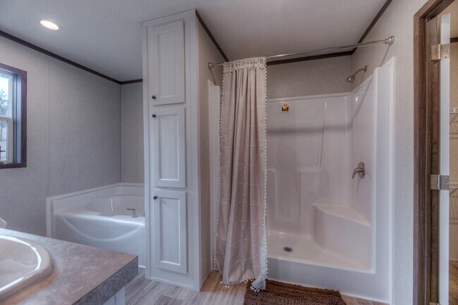 Building Photo - 6658 Bratton Rd