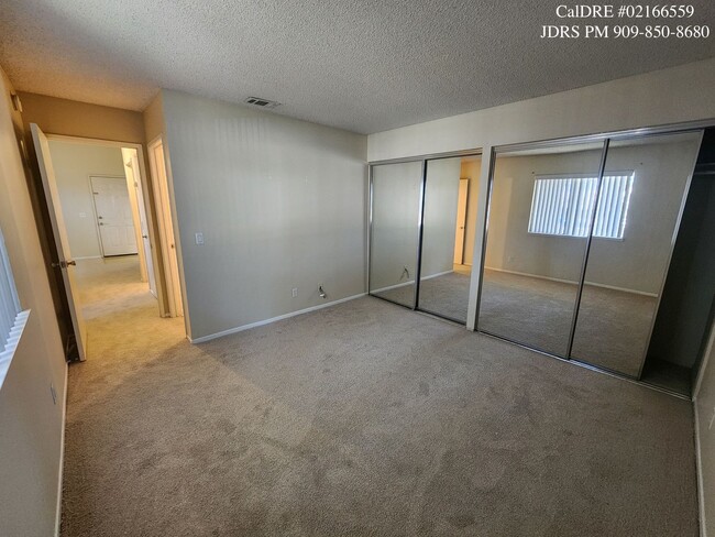 Building Photo - Ontario 2 Bedroom Condo