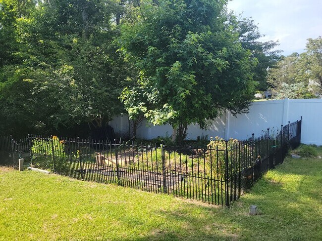 Building Photo - 211 Marsh Hen Ct