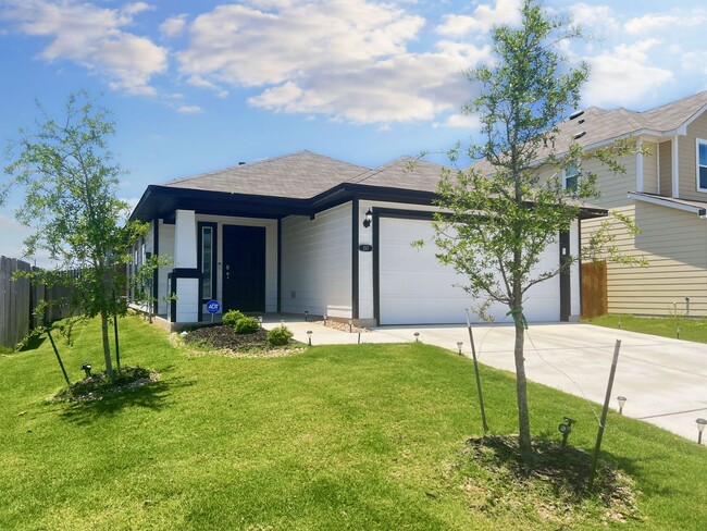 Building Photo - Modern and Beautiful - 3/BR and 2/BA Home ...