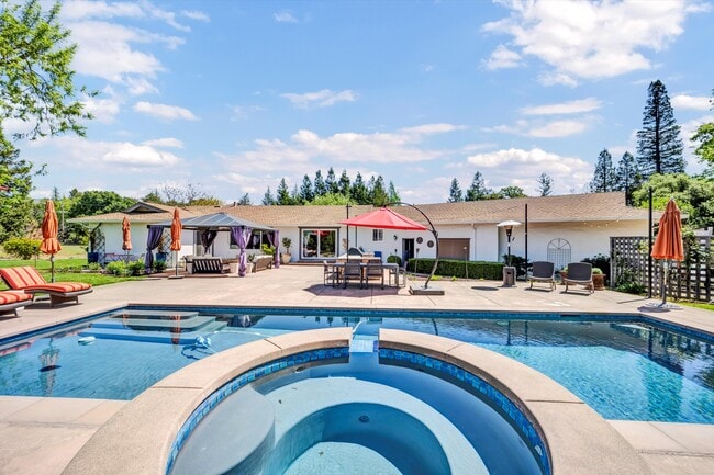 Building Photo - 1790 McKinley Rd